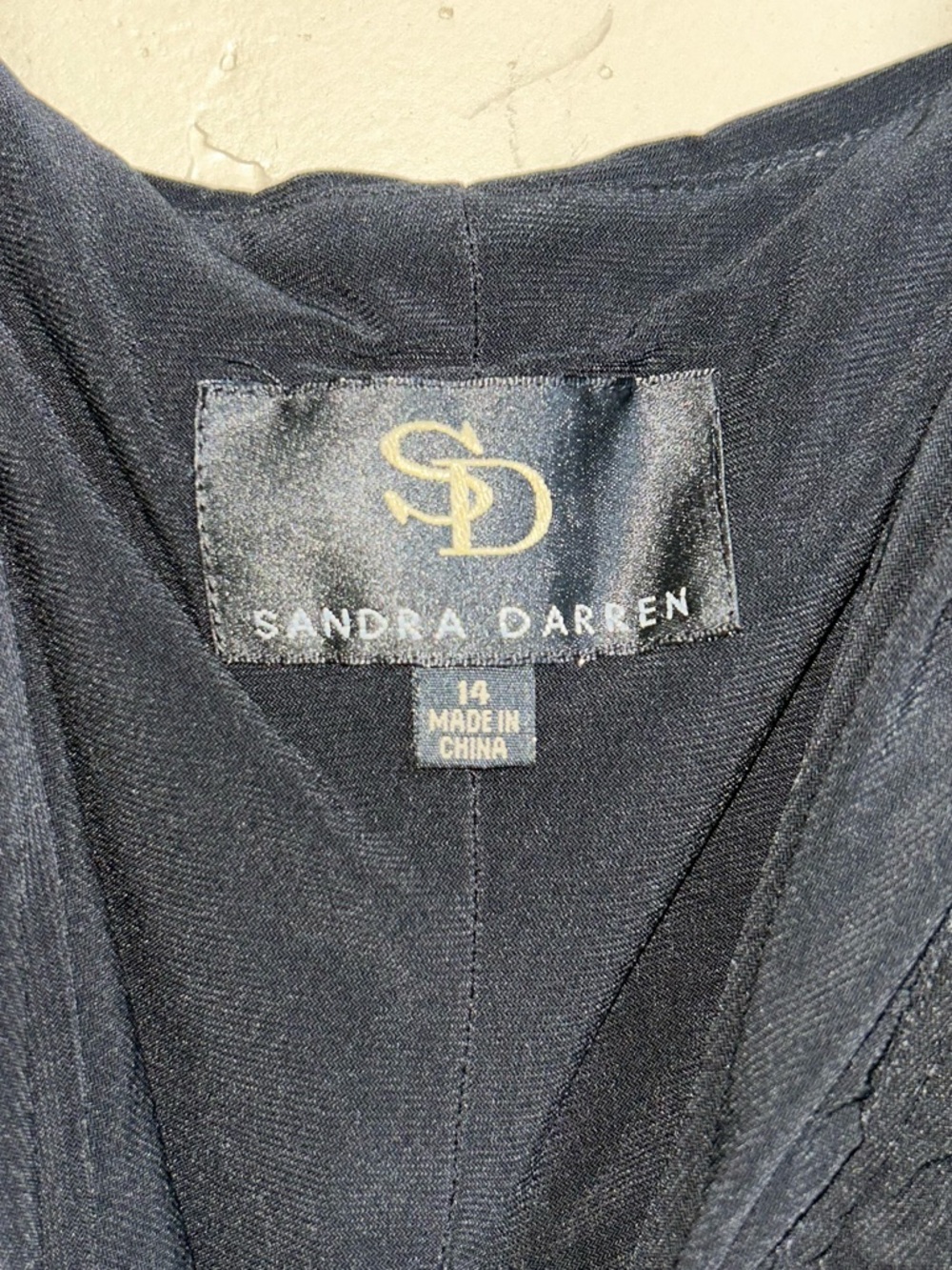 🔥5/$35🔥 Sandra Darren Black Midi Dress with Draped V-Neck | Size 14 - Picture 5 of 7